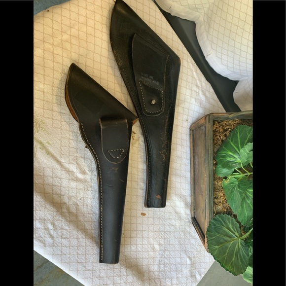 Sold ! ! Revolver leather cases black $ - Picture 1 of 3